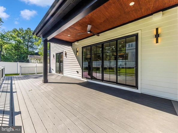 1009 Hillcrest Drive SW, Vienna VA 22180