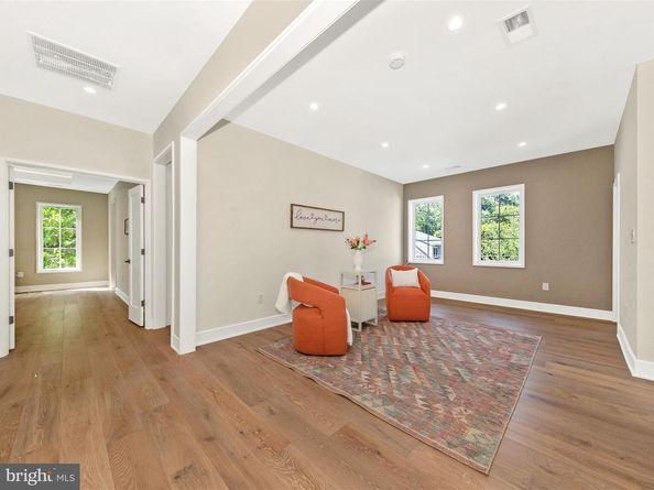 1009 Hillcrest Drive SW, Vienna VA 22180