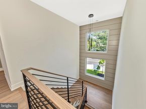 1009 Hillcrest Drive SW, Vienna VA 22180