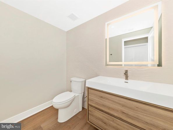 1009 Hillcrest Drive SW, Vienna VA 22180