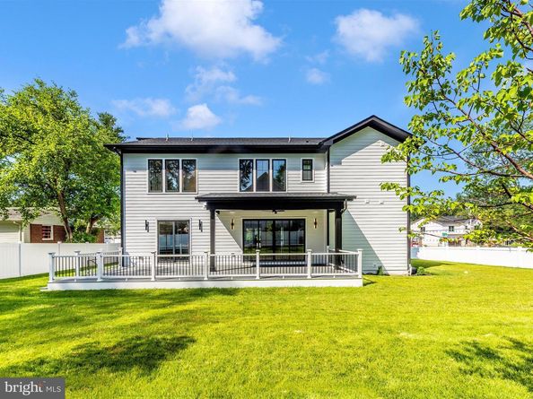 1009 Hillcrest Drive SW, Vienna VA 22180