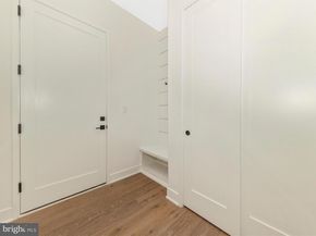 1009 Hillcrest Drive SW, Vienna VA 22180