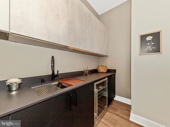 1009 Hillcrest Drive SW, Vienna VA 22180