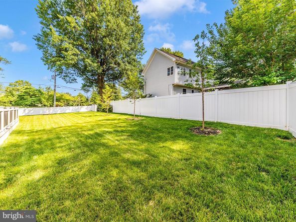 1009 Hillcrest Drive SW, Vienna VA 22180
