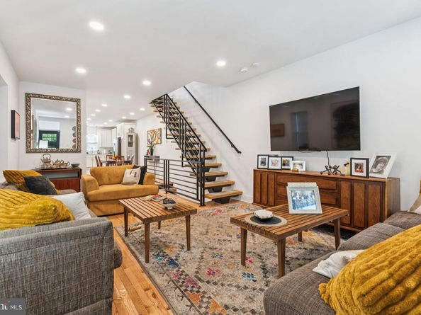 5735 Knox Street, Philadelphia PA 19144