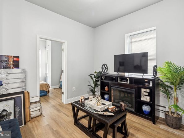 1633 W Oxford Street, Philadelphia PA 19121