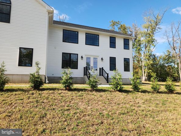 2627 County Line Rd, Chalfont PA 18914
