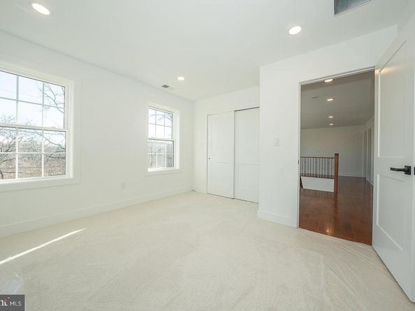 2627 County Line Rd, Chalfont PA 18914