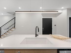 313 I NE 2, Washington DC 20002