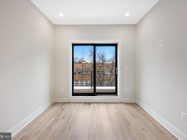 313 I NE 2, Washington DC 20002