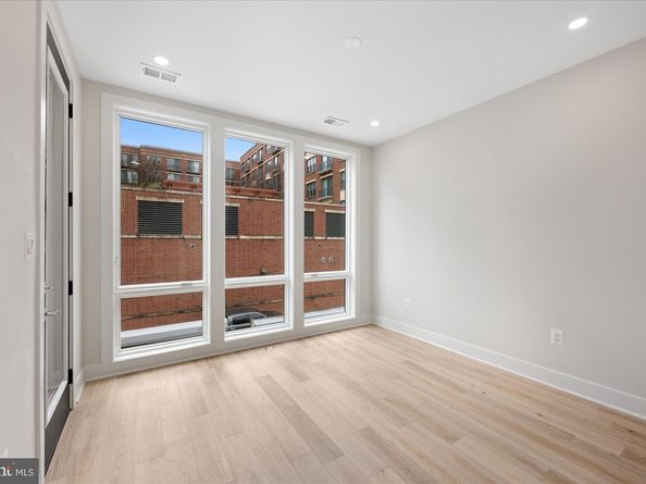 313 I NE 2, Washington DC 20002