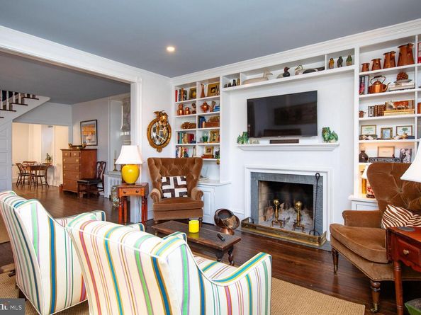 191 E Evergreen Avenue, Philadelphia PA 19118