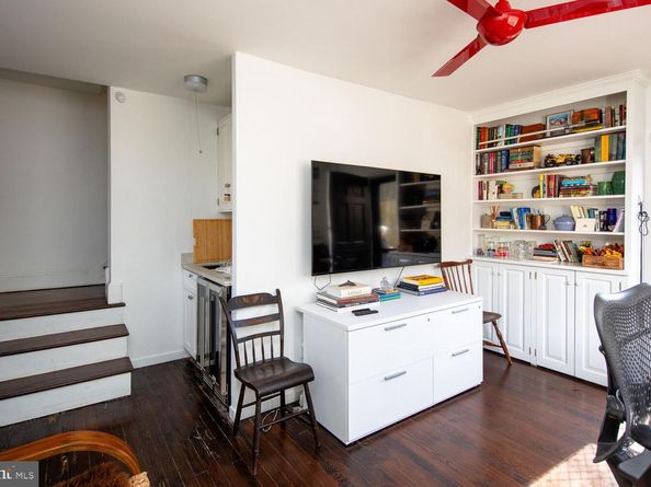 191 E Evergreen Avenue, Philadelphia PA 19118
