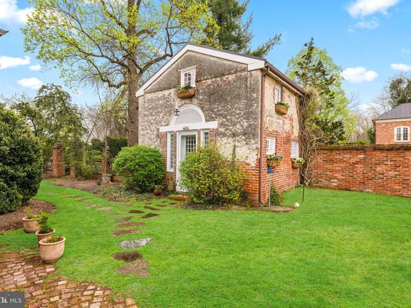 318 N Quaker Lane, Alexandria VA 22304