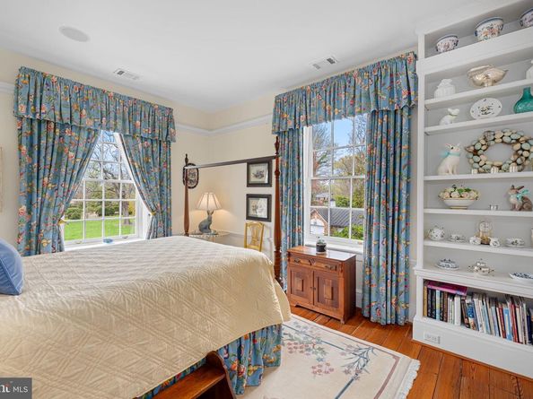 318 N Quaker Lane, Alexandria VA 22304