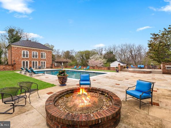 318 N Quaker Lane, Alexandria VA 22304