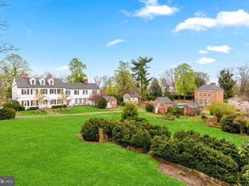 318 N Quaker Lane