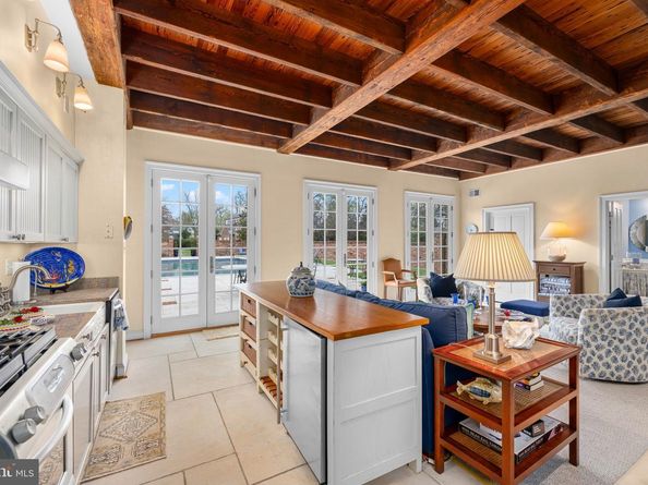 318 N Quaker Lane, Alexandria VA 22304