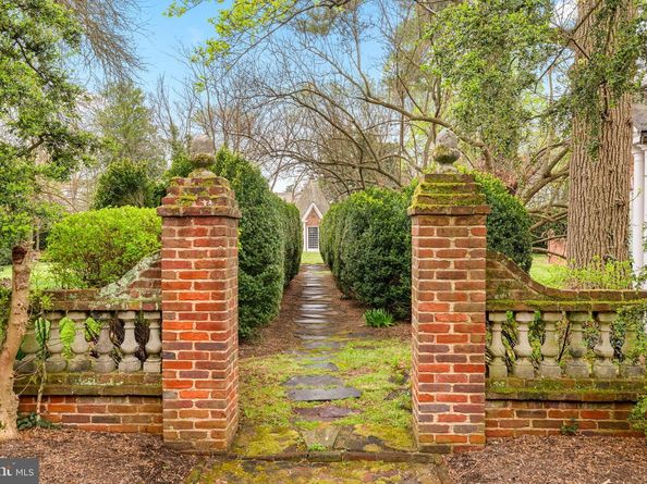 318 N Quaker Lane, Alexandria VA 22304