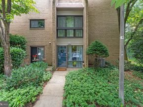 11617 Windbluff Court 9B, Reston VA 20191