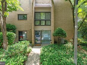 11617 Windbluff Court 9B, Reston VA 20191