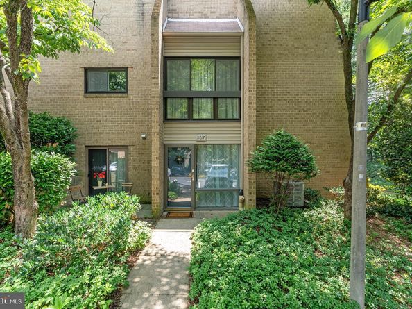 11617 Windbluff Court 9B, Reston VA 20191