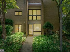 11617 Windbluff Court 9B, Reston VA 20191