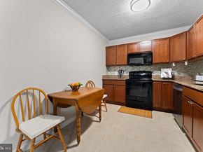 11617 Windbluff Court 9B, Reston VA 20191