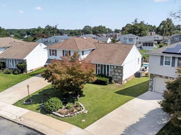 1127 Hower Lane, Philadelphia PA 19115