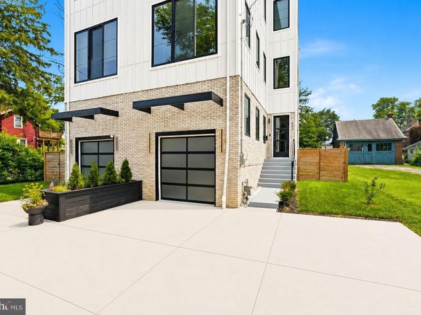 623 Crestview Road, Philadelphia PA 19128