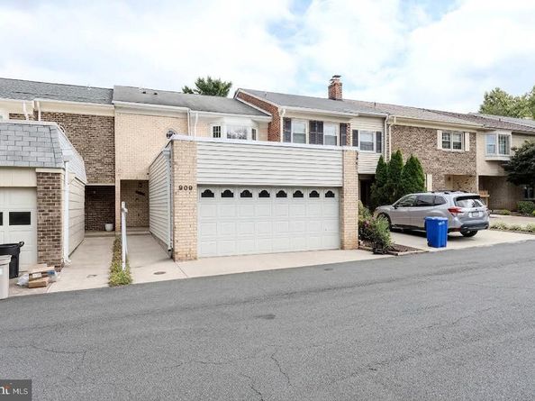 909 Moorefield Hill Grove SW, Vienna VA 22180