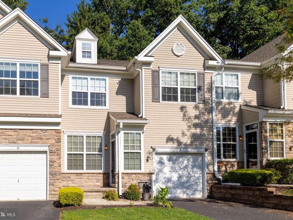 8 Jamies Court, Warminster PA 18974