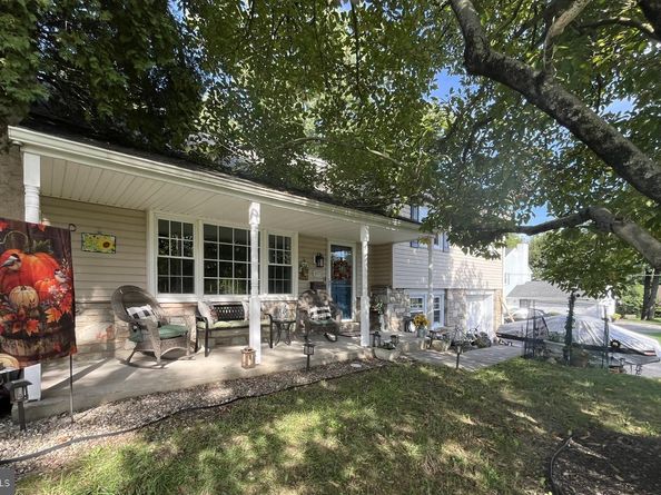 611 Bradley, Lafayette Hill PA 19444