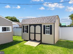 24 Garden Lane, Levittown PA 19055