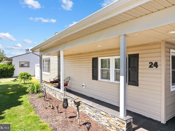 24 Garden Lane, Levittown PA 19055