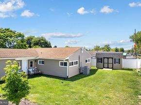 24 Garden Lane, Levittown PA 19055