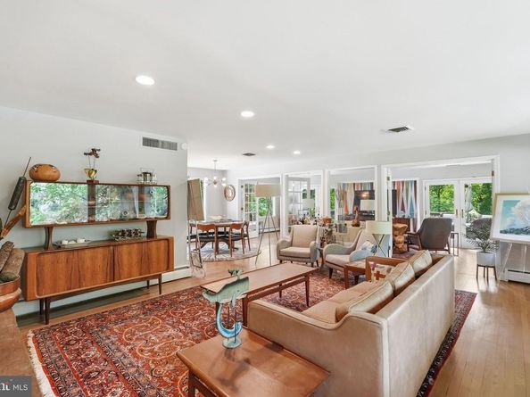 9228 Farnsworth Drive, Potomac MD 20854