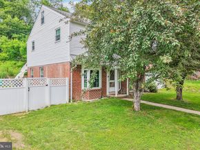 913 Lomond Lane, Philadelphia PA 19128