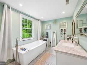 913 Lomond Lane, Philadelphia PA 19128