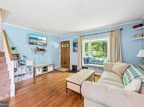 913 Lomond Lane, Philadelphia PA 19128