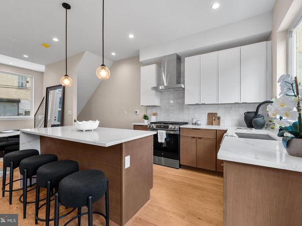 911 Emily Street, Philadelphia PA 19148