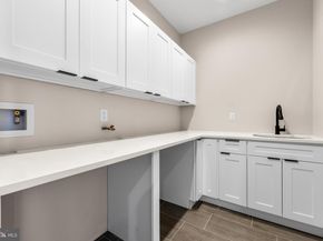 911 Emily Street, Philadelphia PA 19148