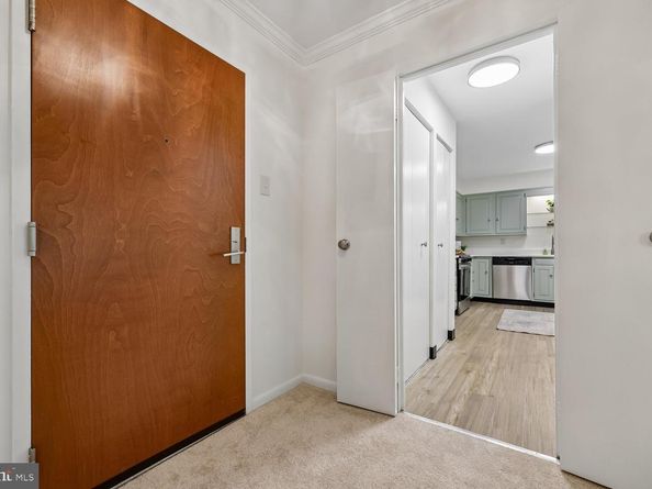4970 Sentinel Drive 11405, Bethesda MD 20816