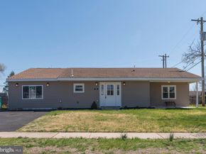 44 Elm Lane, Levittown PA 19054
