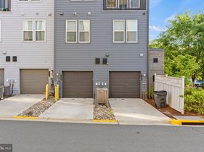 13385 Launders Street 75, Herndon VA 20171
