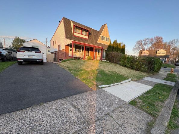1045 Foster Street, Philadelphia PA 19116