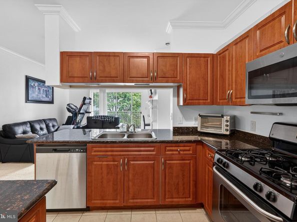 12937 Centre Park Circle 304, Herndon VA 20171