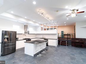 900 20TH Street S, Arlington VA 22202