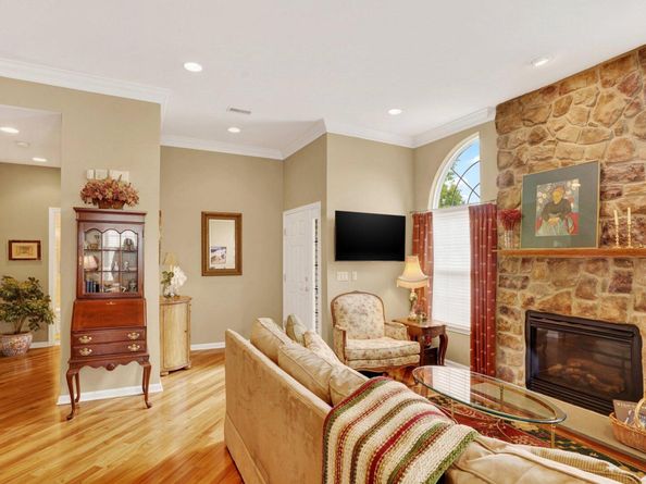 203 Fairway Drive, Warminster PA 18974