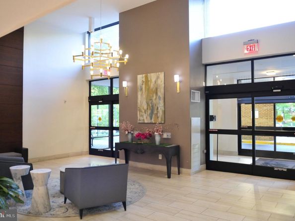 2300 Pimmit Drive 415, Falls Church VA 22043